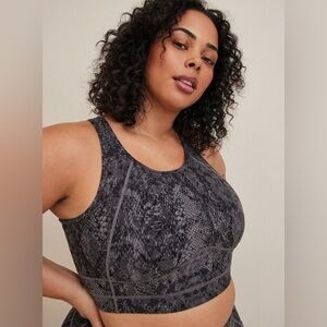 Torrid Snake Grey Low Impact Wireless Active Sports Bra - Size 30